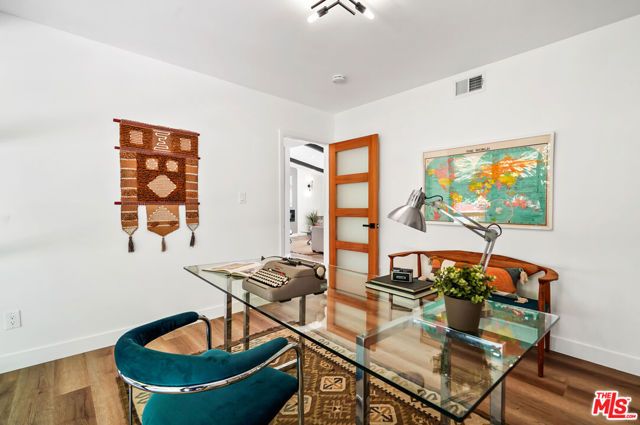 4670 Brewster Drive, Tarzana (los Angeles), CA 91356