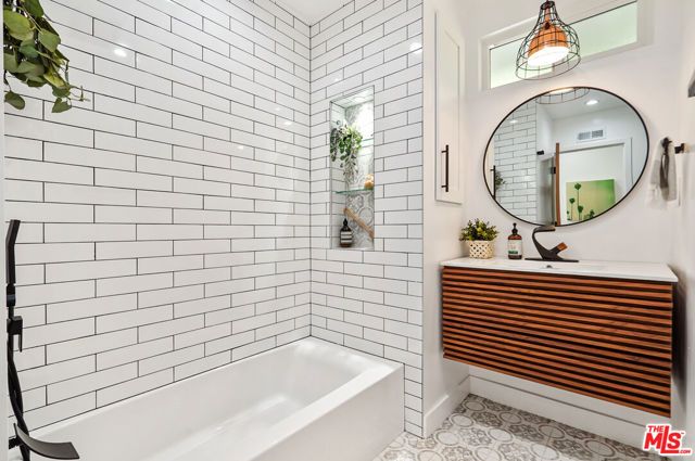 4670 Brewster Drive, Tarzana (los Angeles), CA 91356