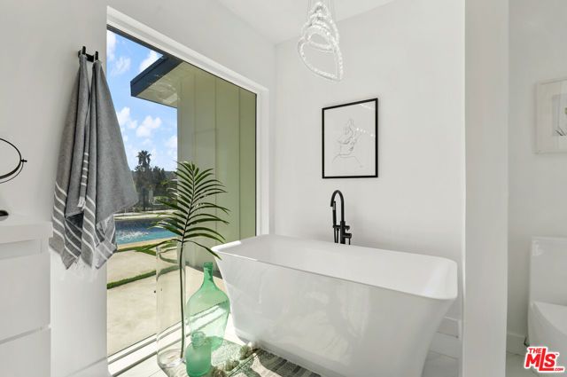 4670 Brewster Drive, Tarzana (los Angeles), CA 91356