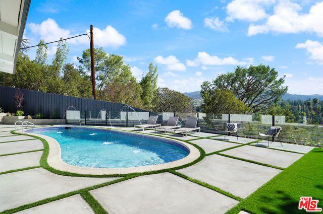 4670 Brewster Drive, Tarzana (los Angeles), CA 91356