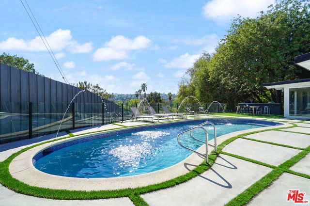 4670 Brewster Drive, Tarzana (los Angeles), CA 91356