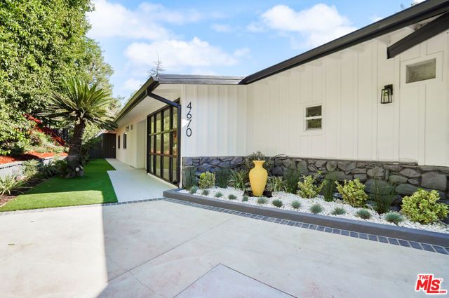 4670 Brewster Drive, Tarzana (los Angeles), CA 91356