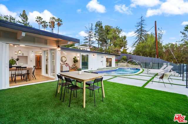 4670 Brewster Drive, Tarzana (los Angeles), CA 91356