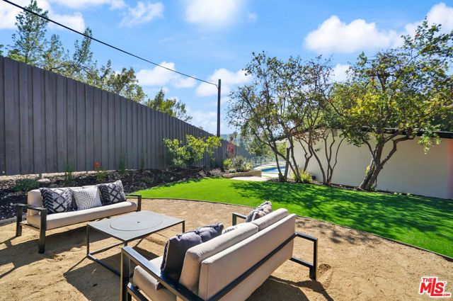 4670 Brewster Drive, Tarzana (los Angeles), CA 91356