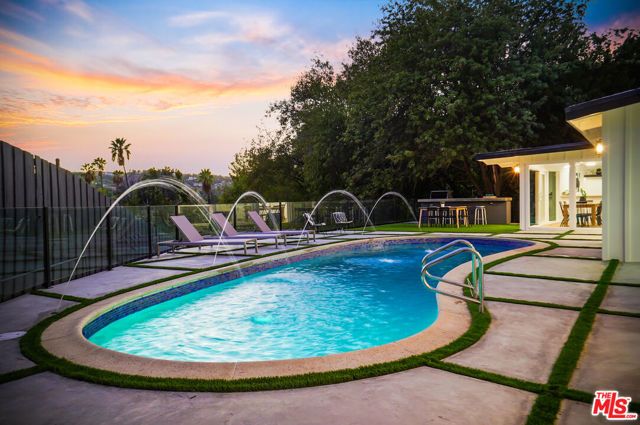 4670 Brewster Drive, Tarzana (los Angeles), CA 91356