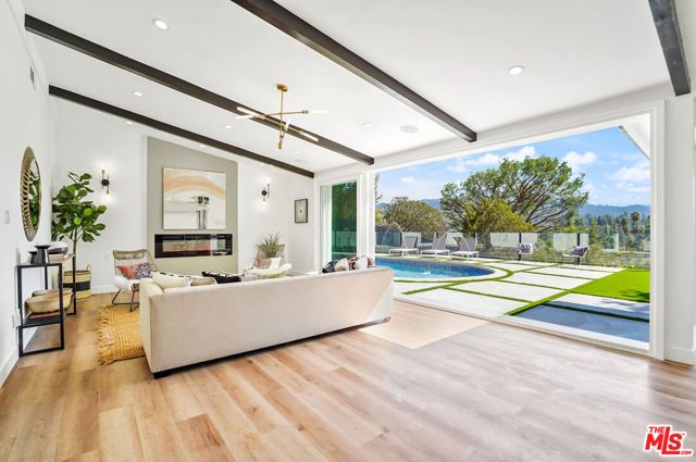 4670 Brewster Drive, Tarzana (los Angeles), CA 91356