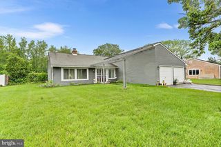 145 ARBOR MEADOW DR, Sicklerville, NJ 08081