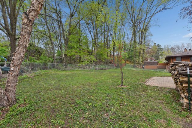 1405 Mahtomedi Avenue, Mahtomedi, MN 55115