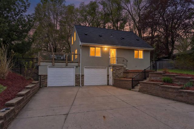 1405 Mahtomedi Avenue, Mahtomedi, MN 55115