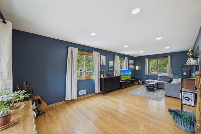 1405 Mahtomedi Avenue, Mahtomedi, MN 55115