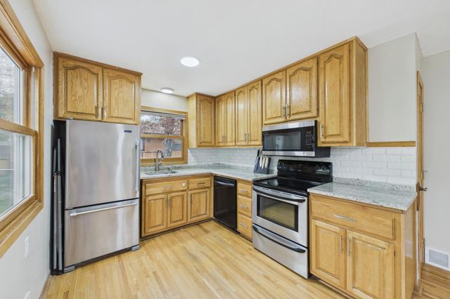 1405 Mahtomedi Avenue, Mahtomedi, MN 55115