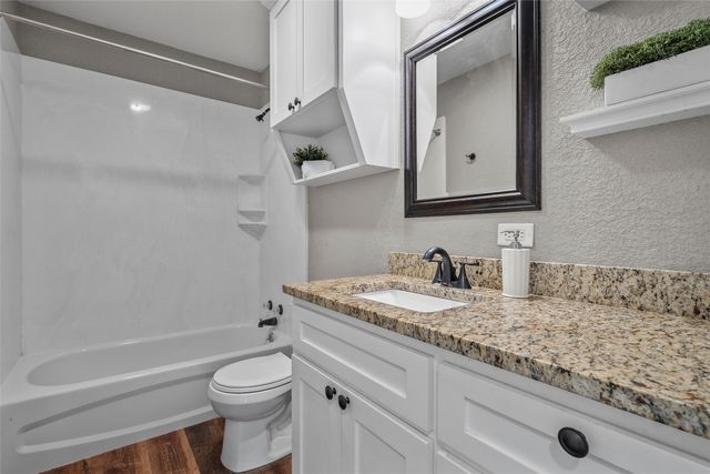 1201 W 11TH Street, Mcgregor, TX 76657