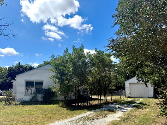 1201 W 11TH Street, Mcgregor, TX 76657