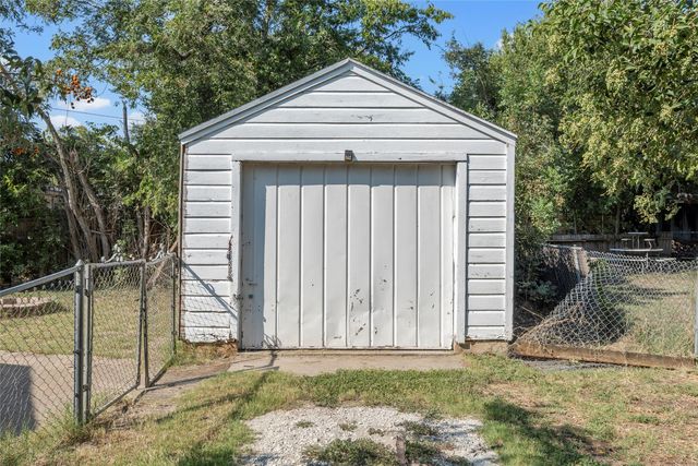 1201 W 11TH Street, Mcgregor, TX 76657