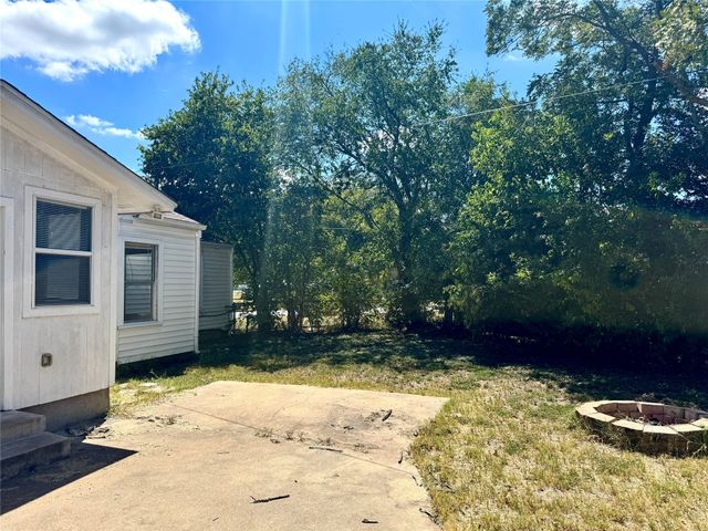 1201 W 11TH Street, Mcgregor, TX 76657