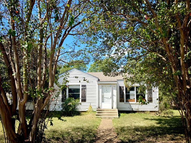 1201 W 11TH Street, Mcgregor, TX 76657