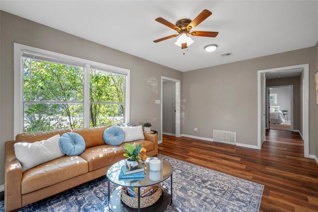 1201 W 11TH Street, Mcgregor, TX 76657