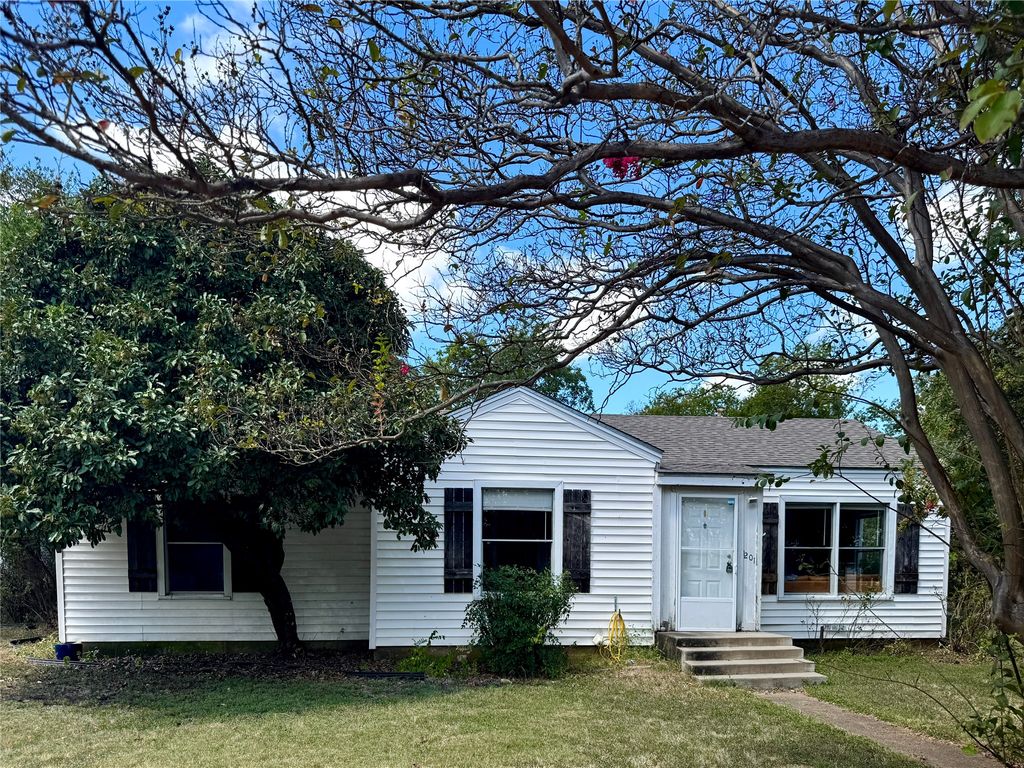 1201 W 11TH Street, Mcgregor, TX 76657