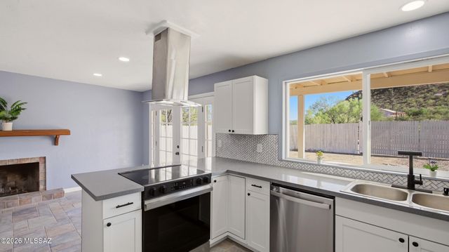 3183 W Holladay Street, Tucson, AZ 85746