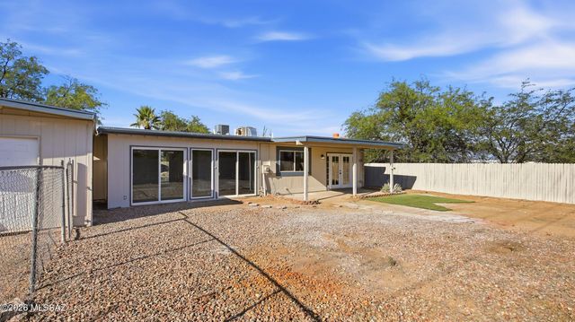3183 W Holladay Street, Tucson, AZ 85746