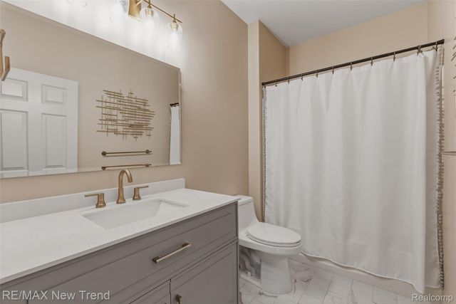 3270 Johanna Ware W, Wixom, MI 48393