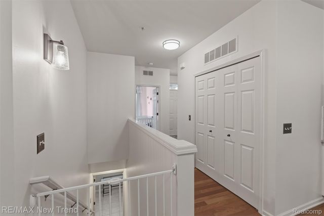 3270 Johanna Ware W, Wixom, MI 48393