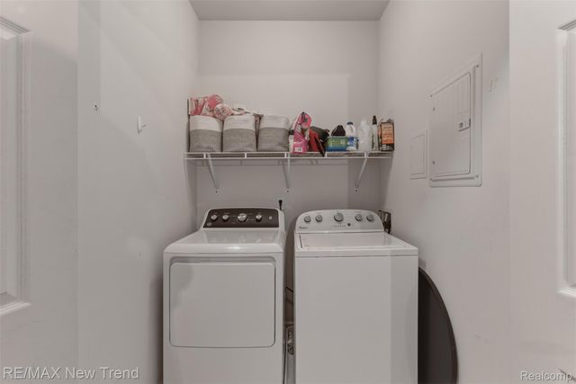 3270 Johanna Ware W, Wixom, MI 48393