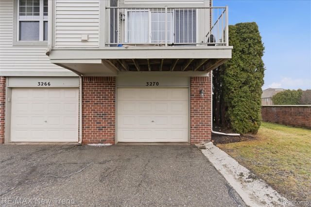 3270 Johanna Ware W, Wixom, MI 48393