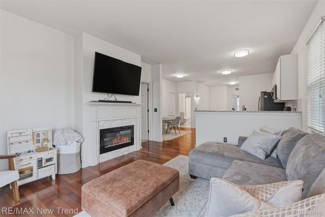 3270 Johanna Ware W, Wixom, MI 48393