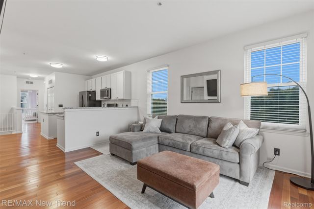 3270 Johanna Ware W, Wixom, MI 48393