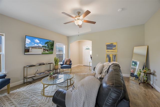 1239 E Woodin Boulevard, Dallas, TX 75216