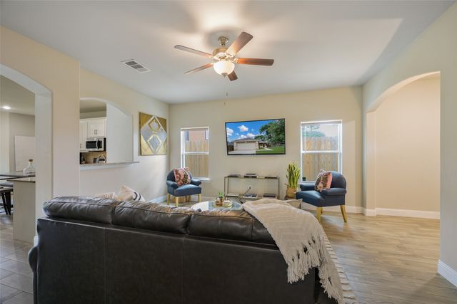 1239 E Woodin Boulevard, Dallas, TX 75216