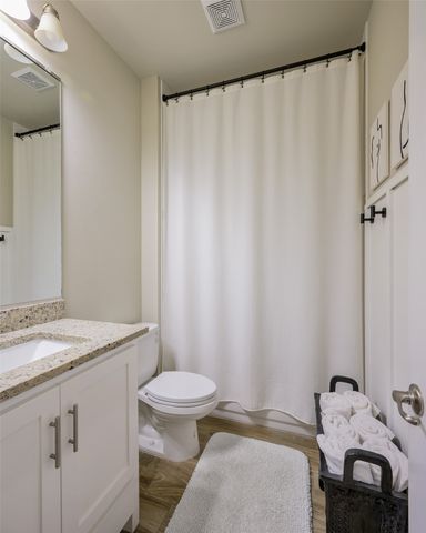 1239 E Woodin Boulevard, Dallas, TX 75216