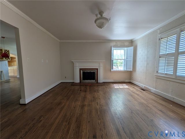 12307 Buckingham St, Chester, VA 23831