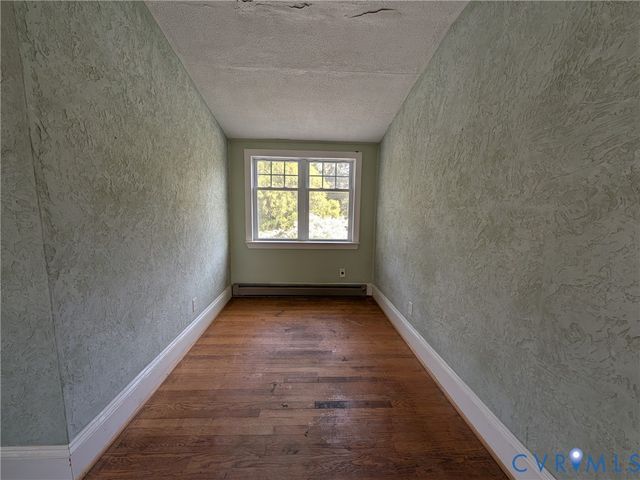 12307 Buckingham St, Chester, VA 23831