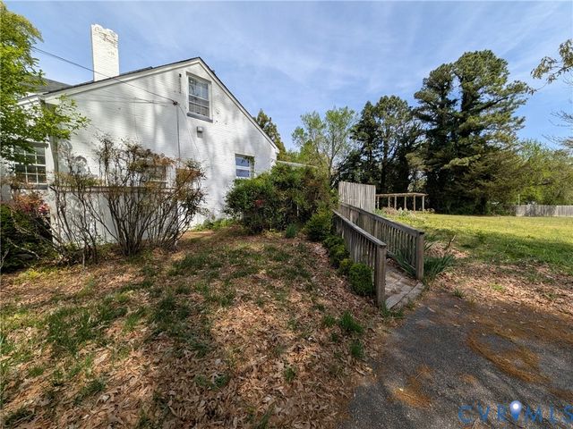12307 Buckingham St, Chester, VA 23831