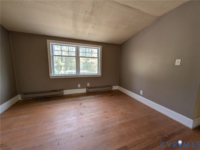 12307 Buckingham St, Chester, VA 23831