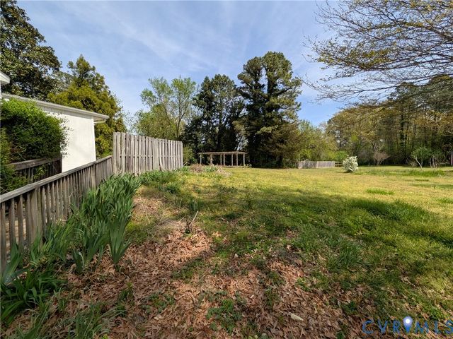12307 Buckingham St, Chester, VA 23831