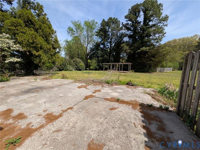 12307 Buckingham St, Chester, VA 23831