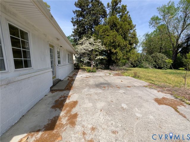 12307 Buckingham St, Chester, VA 23831