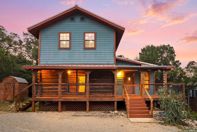 1381 Greenbriar Dr, Canyon Lake, TX 78133
