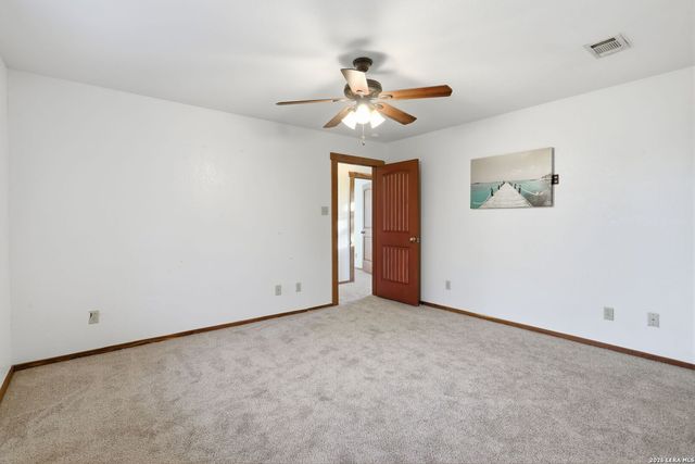 1381 Greenbriar Dr, Canyon Lake, TX 78133