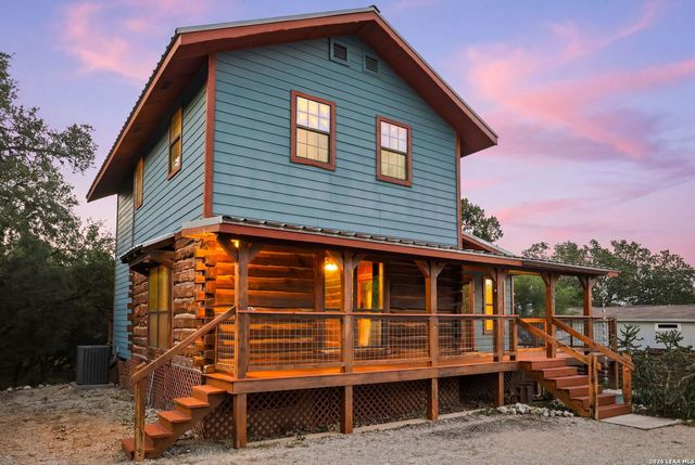 1381 Greenbriar Dr, Canyon Lake, TX 78133