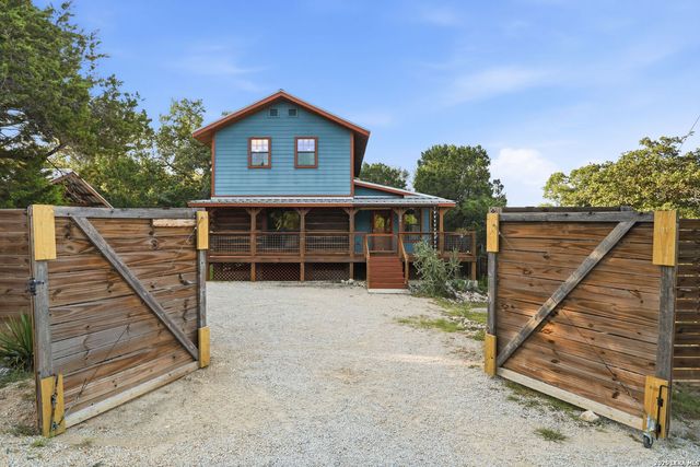 1381 Greenbriar Dr, Canyon Lake, TX 78133