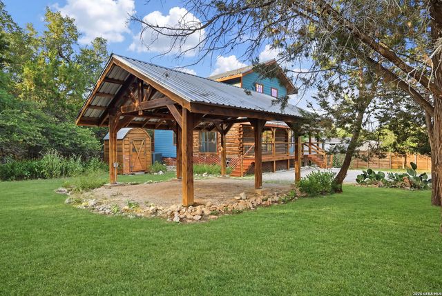 1381 Greenbriar Dr, Canyon Lake, TX 78133