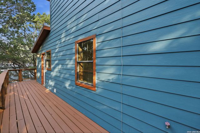 1381 Greenbriar Dr, Canyon Lake, TX 78133