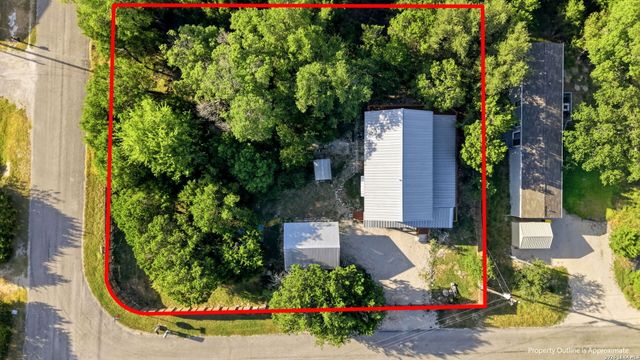 1381 Greenbriar Dr, Canyon Lake, TX 78133