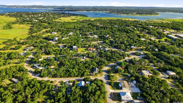 1381 Greenbriar Dr, Canyon Lake, TX 78133