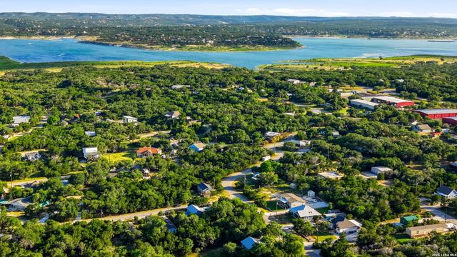 1381 Greenbriar Dr, Canyon Lake, TX 78133