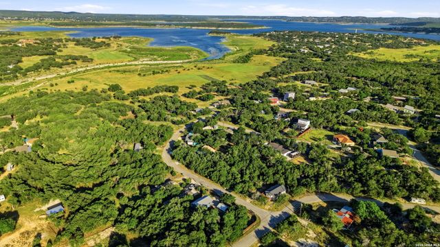 1381 Greenbriar Dr, Canyon Lake, TX 78133